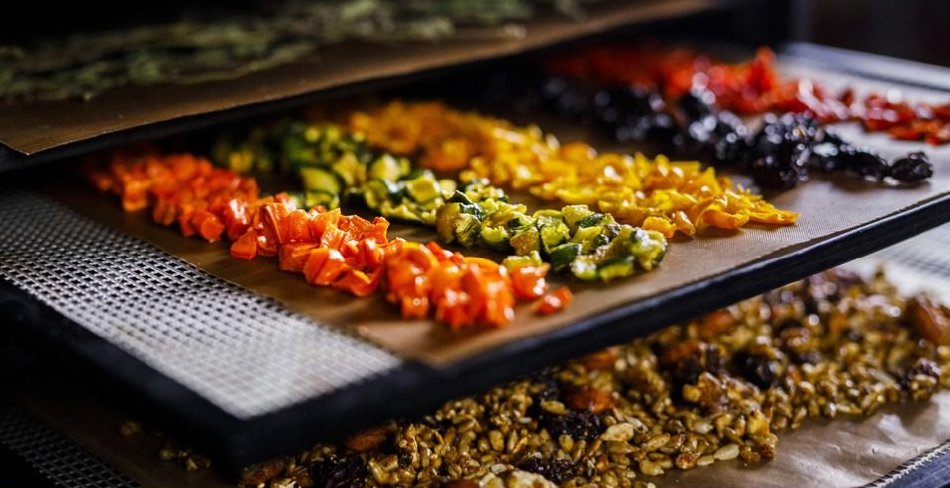 Bandejas de vegetales deshidratados